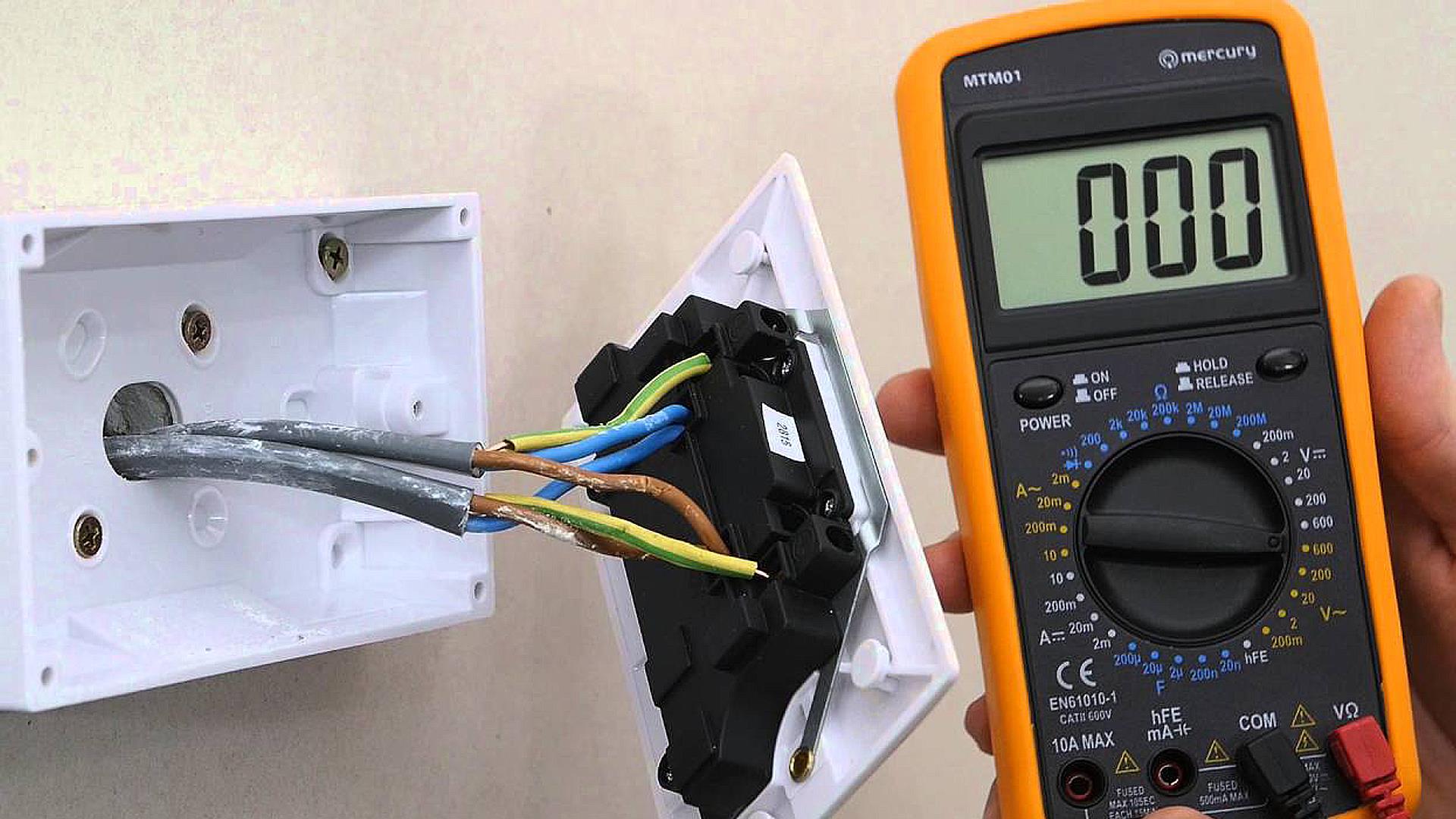 Orange Badge Fitting a Socket